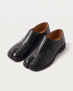 Mocassin Yubi noir à bout fendu, vue de dessus