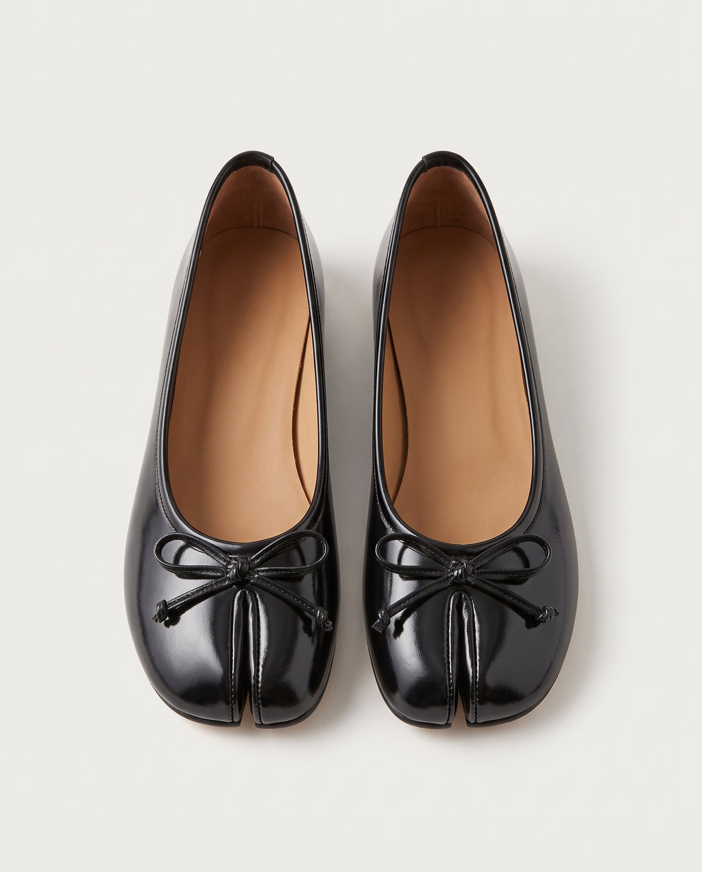 Ballerine Yubi noire vernie, vue de dessus