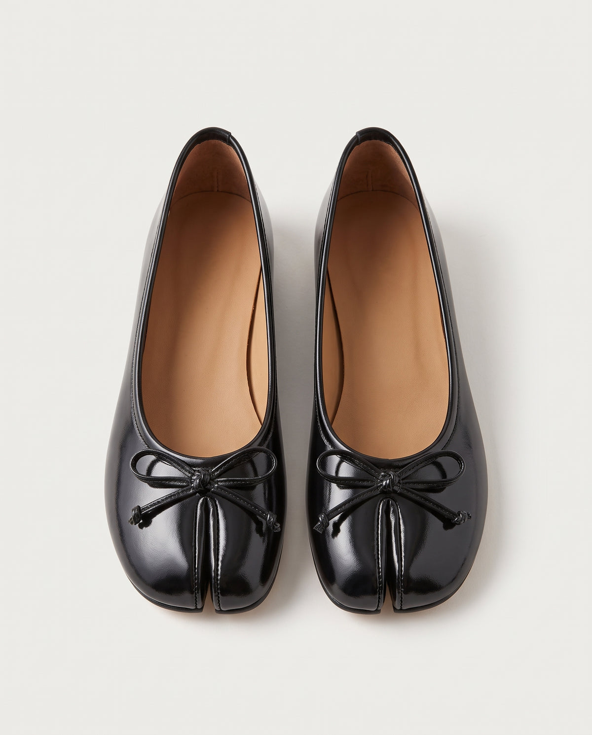 Ballerine Yubi noire vernie, vue de dessus